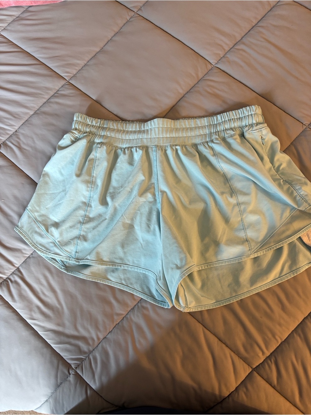 Lululemon hotty hot 4”